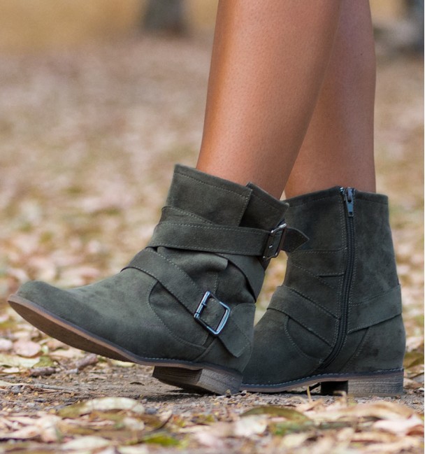 botas bajas verdes estilo cowboy con correas botas bajas verdes estilo cowboy con correas