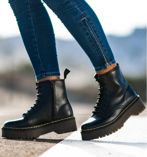 bota militar de mulher negra com plataforma bota militar de mulher negra com plataforma