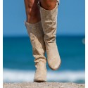 botas beige estilo texano con tachuelas de colores Everest