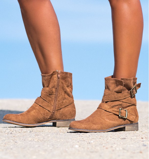 Women low boots with buckles