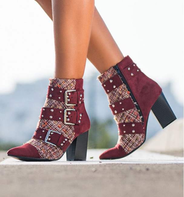 Bota borgonha vermelha com salto e tachas francesca
