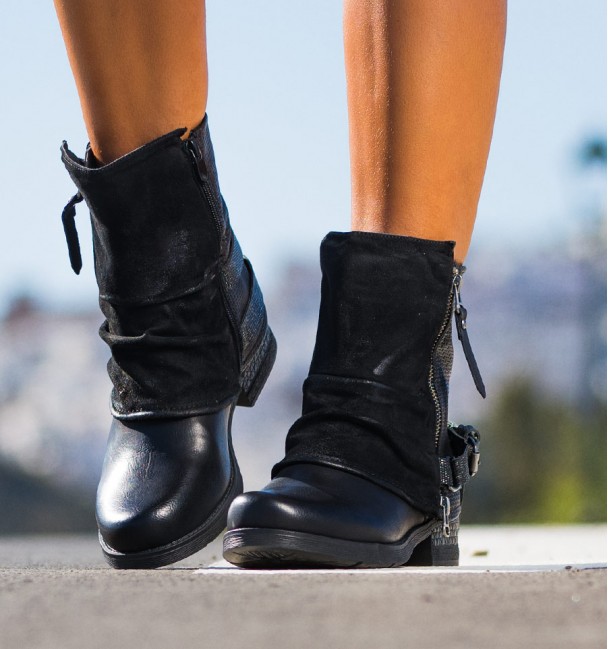 Black Boots Yoe