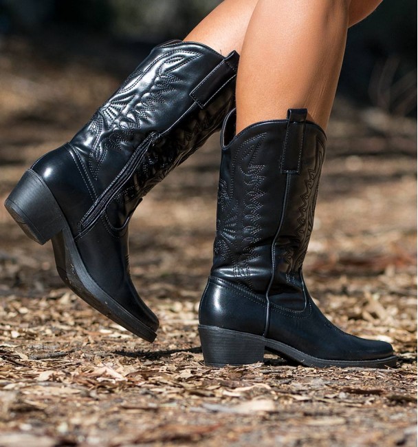 Black Color Boots Sequoia