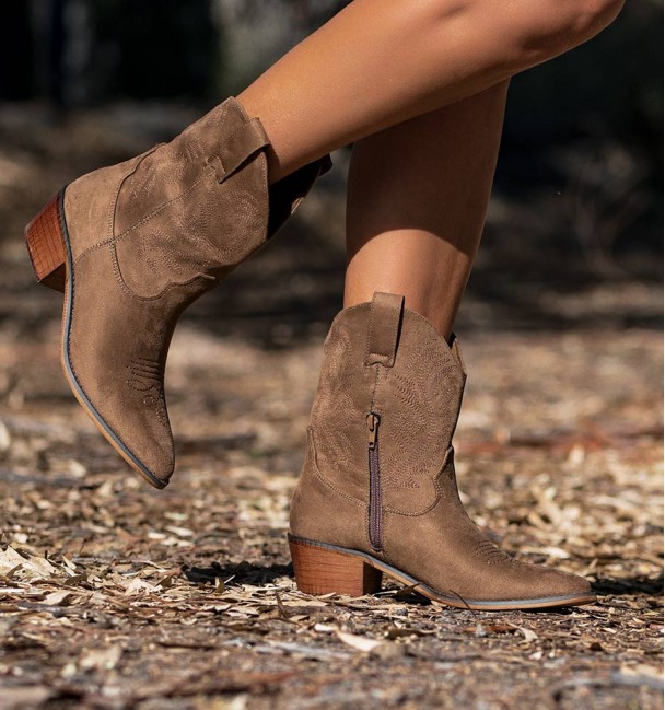 Botas Bordadas Mini Hollywood Camel Botas Bordadas Mini Hollywood Camel