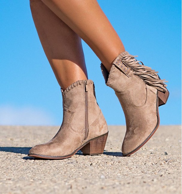 Denali Fringes Boots Beige