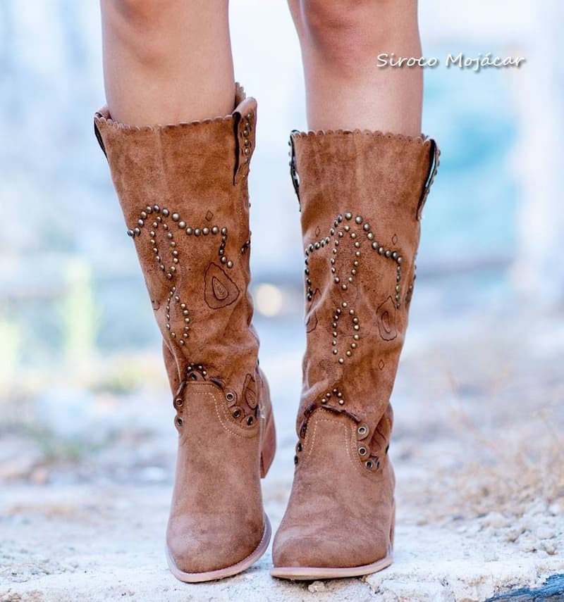 botas camperas con tachuelas